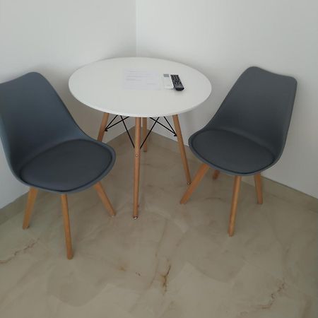 Hostel Vera - Airport Podgorica Mitrovici  Екстериор снимка