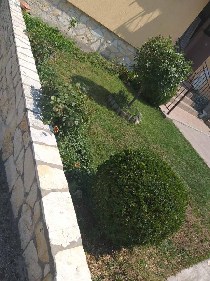 Hostel Vera - Airport Podgorica Mitrovici  Екстериор снимка