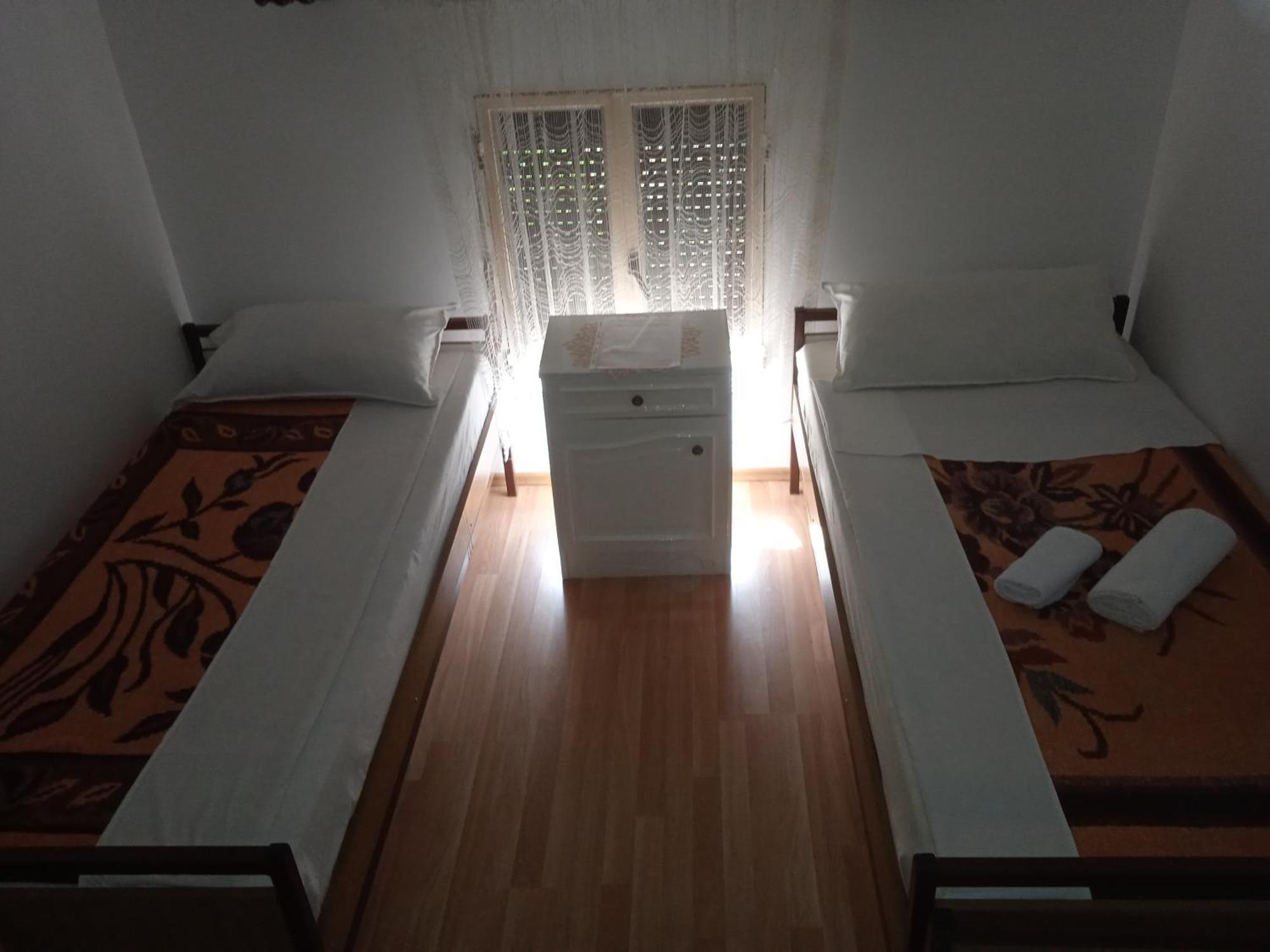 Hostel Vera - Airport Podgorica Mitrovici  Стая снимка