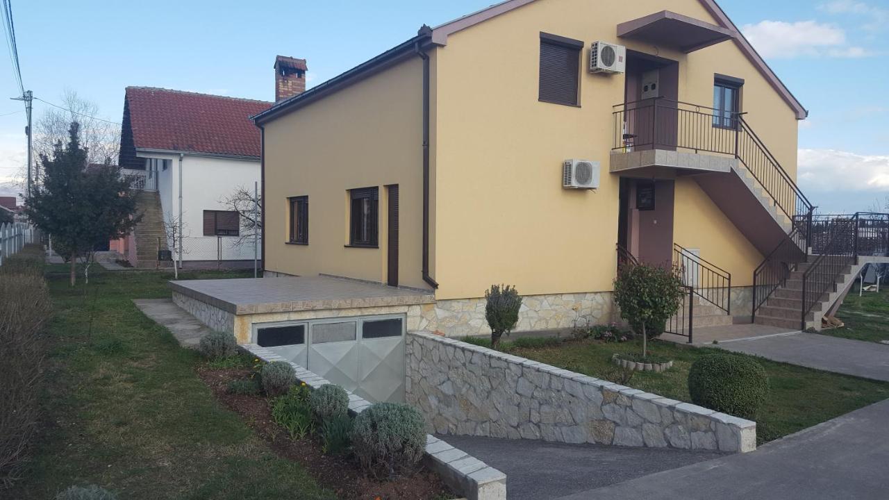Hostel Vera - Airport Podgorica Mitrovici  Екстериор снимка