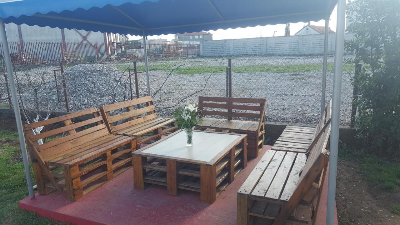 Hostel Vera - Airport Podgorica Mitrovici  Екстериор снимка