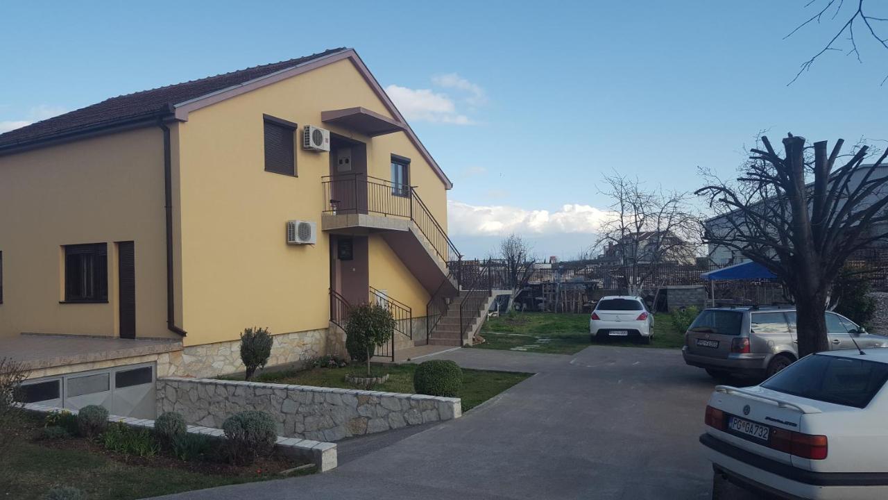 Hostel Vera - Airport Podgorica Mitrovici  Екстериор снимка